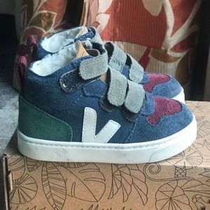 Veja v-10 toddler shoes size 8.5